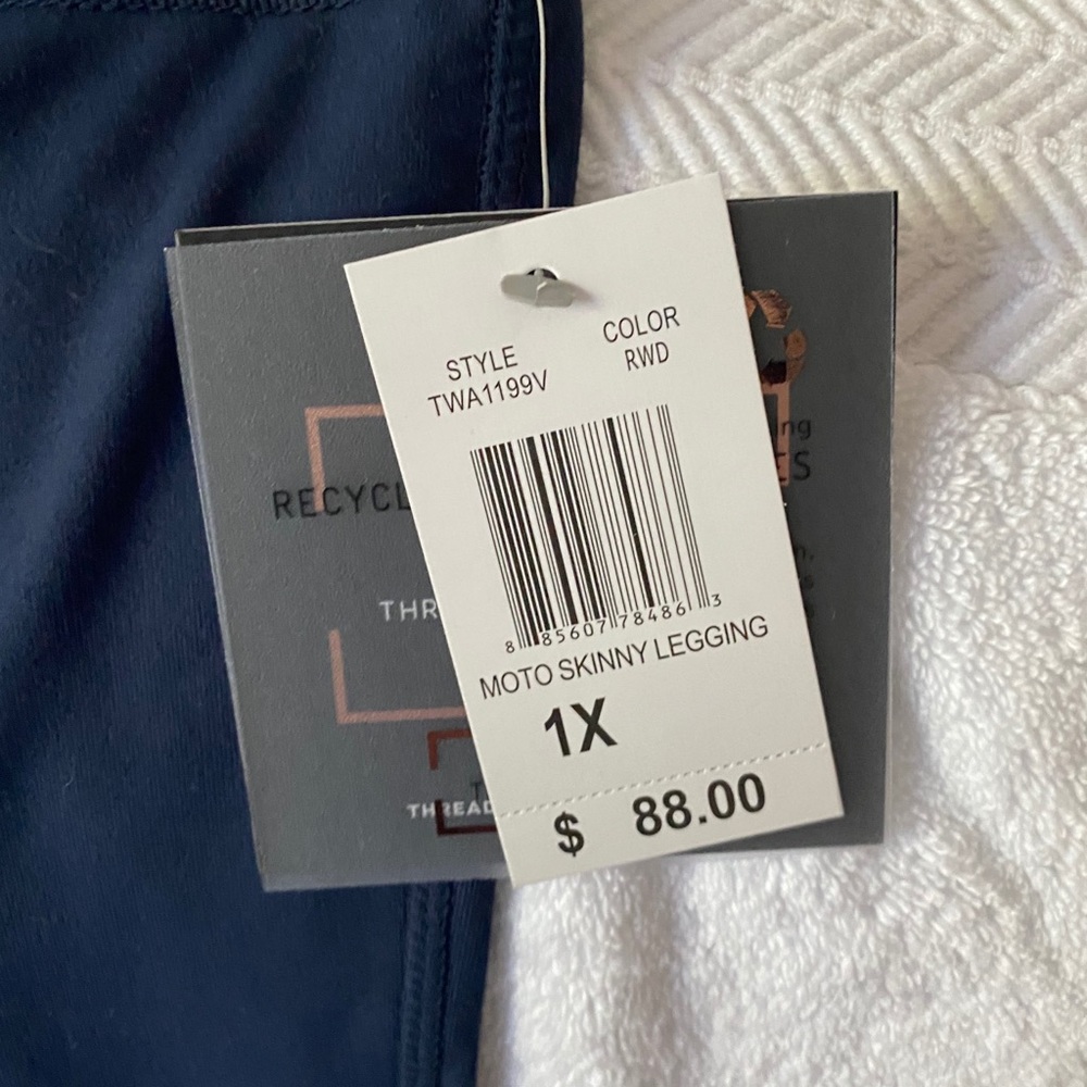 Navy blue workout capris